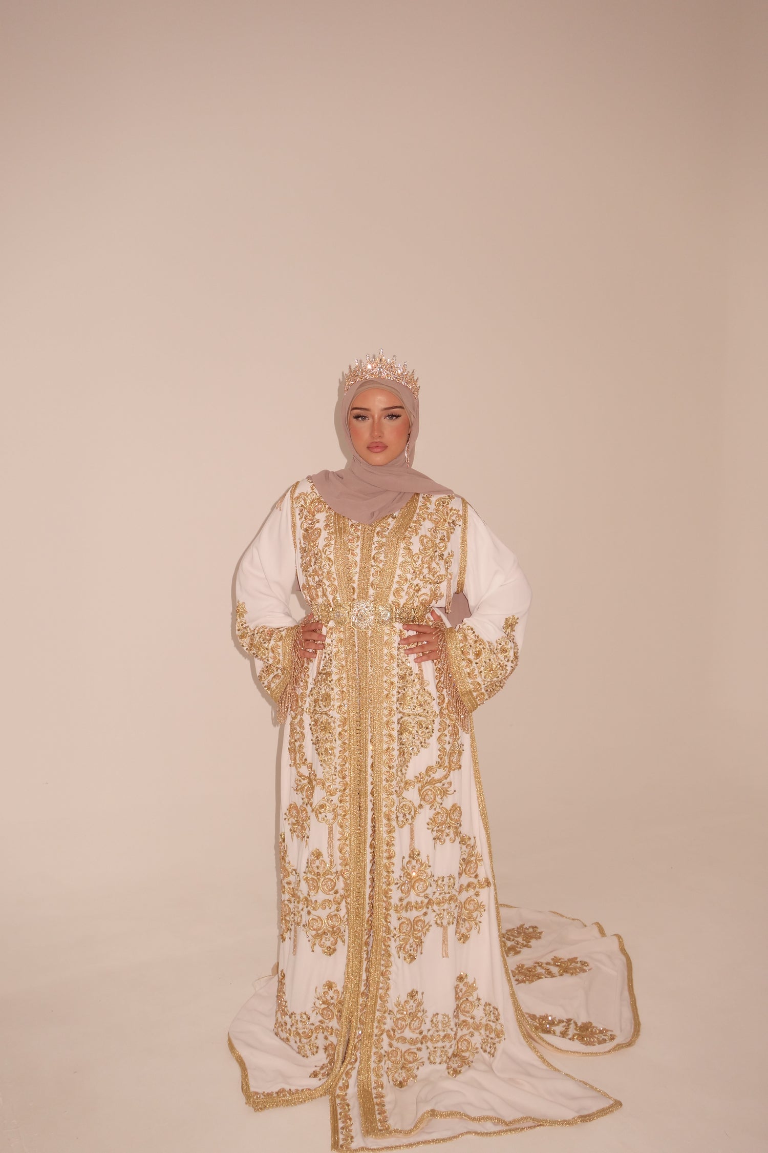 This beautiful bridal takshita Reina is available for rent only,